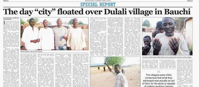 Stotine Afričanov je videlo mesto, ki plava na nebu.