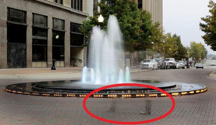 Ghostly boots so se sprehajali po ameriškem mestu