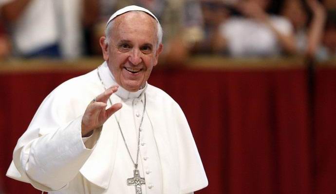 Papežev poljub je deklici z možganskim rakom pomagal