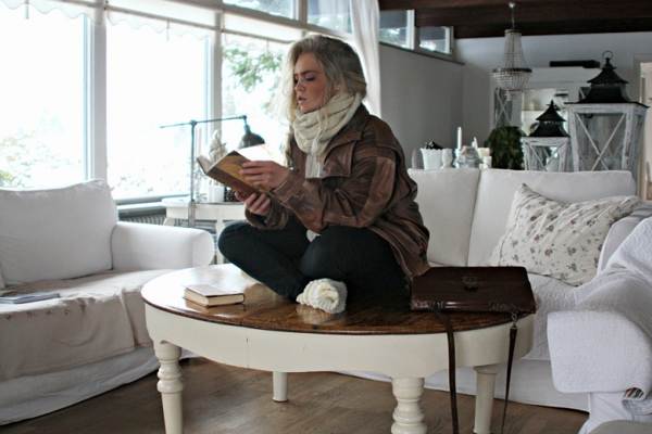 zakaj ne moreš sedeti na mizi 