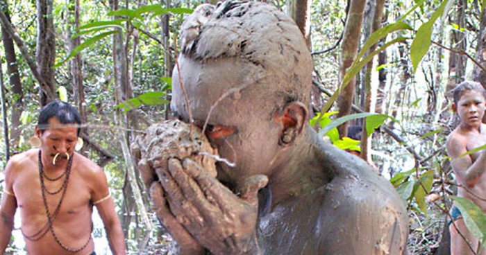 Zakaj nekateri jedo zemljo?