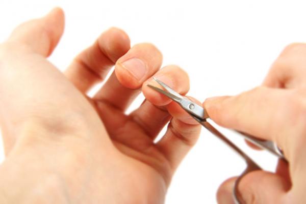 zakaj si ponoči ne moreš rezati nohtov 