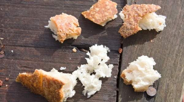 zakaj ne morete z roko pometati drobtin z mize 