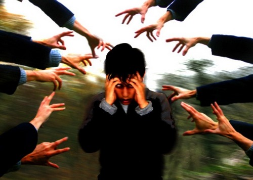 Skoraj vsi slišimo glasove iz drugega sveta.