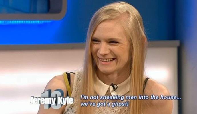 Britanci so osumljeni izdaje in očitajo duha.