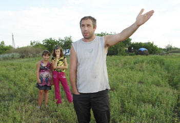 Petdeset metrov je žival nosila kozorogo v zobeh. Ali v šapah?