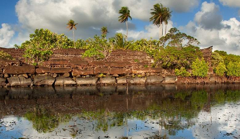 Prejeli smo nove satelitske fotografije neverjetnega vodnega mesta Nan Madola.