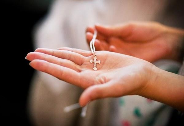 veriga s križem se je zlomila 