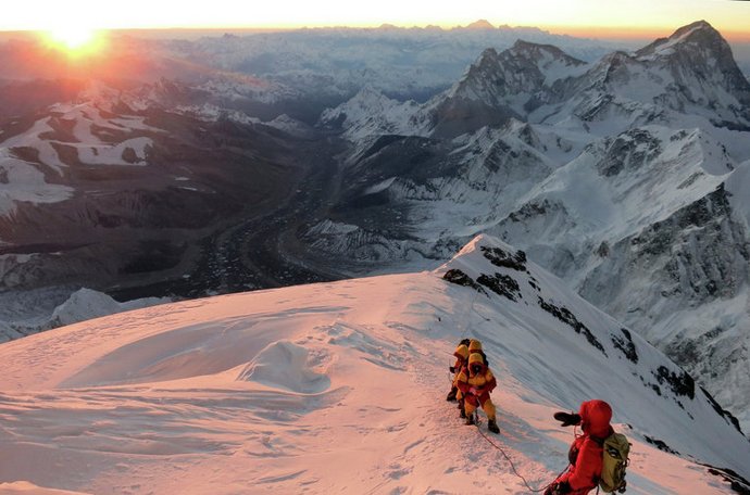 Po potresu v Nepalu je Mount Everest upadel