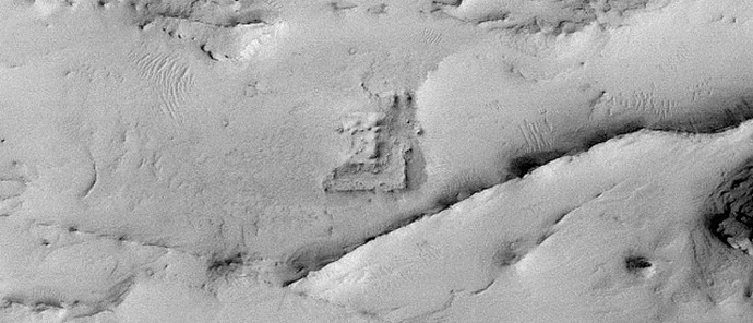 Resnica o Luni in zakaj se skriva pred zemljani.