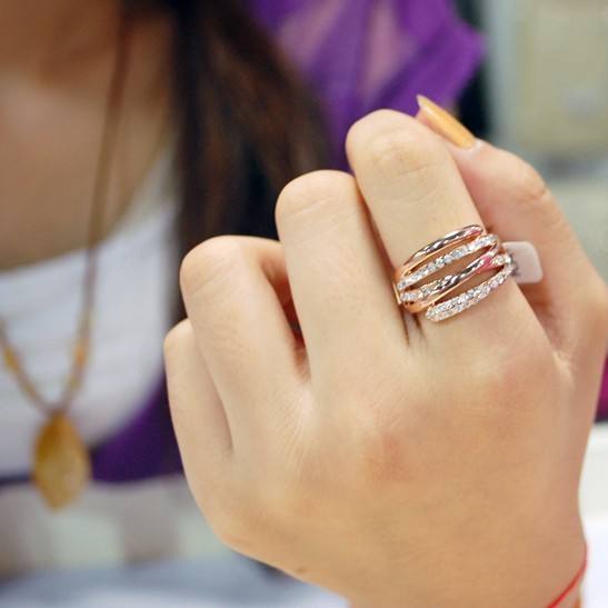 znaki o prstanu na kazalcu 