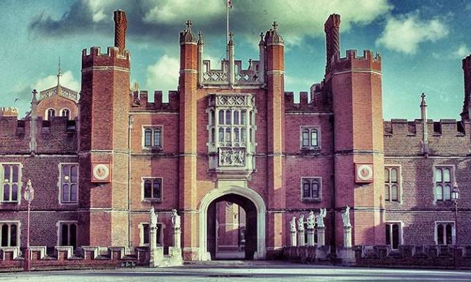 Duh sive dame je padel v okvir