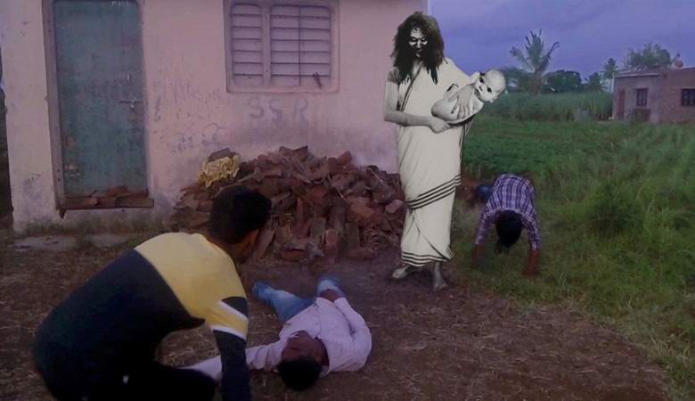 Ghost je izgnal samo moške iz vasi