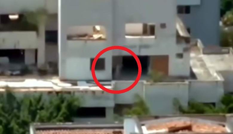 Duhovna figura je utripala v stavbi, tik preden so jo podrli.