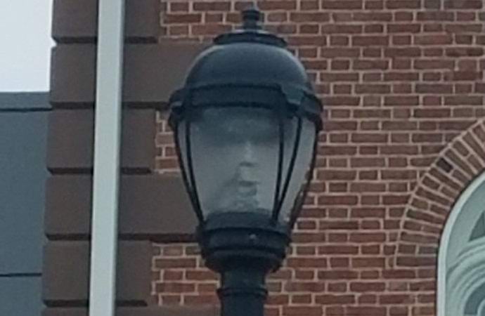 Duhovit obraz na luči je prestrašil Američane.