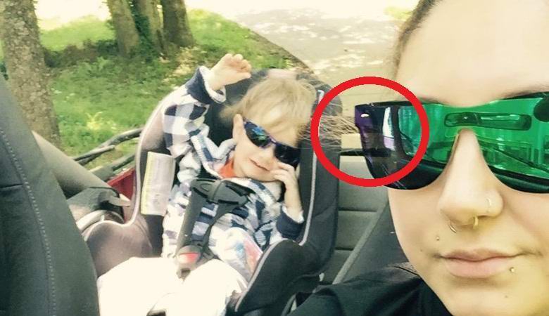 Na nepričakovanem mestu se je na ženskem selfiju pojavil srhljiv obraz.