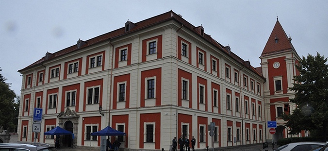 Duh išče svoj nakit