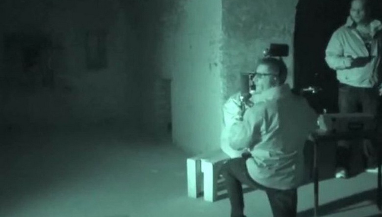 Duh ne more samo prestrašiti, ampak tudi poškodovati.