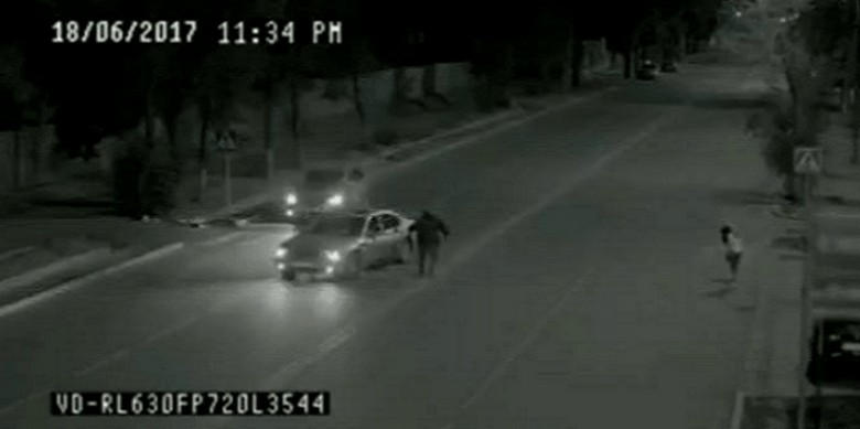 Očetov duh je deklico rešil na cesti.