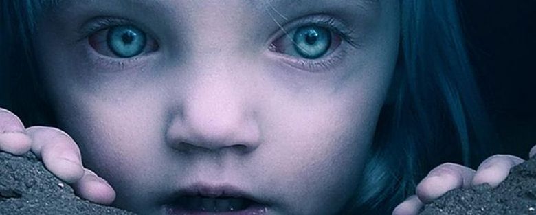 Duh najstnika pušča odtise rok na stenah.