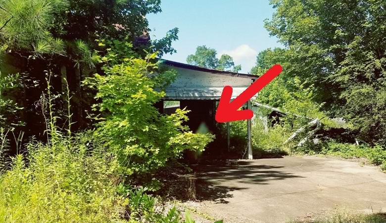 Duh policista se je pojavil v hiši, kjer je umrl.