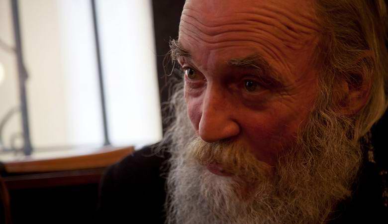 Manjkajoči moški treh letnikov je po naročilu tujcev zgradil pristajalno ploščo za NLP-je.