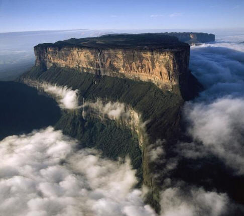 Zastrašujoča planota Roraima - ogromna umetna piramida?