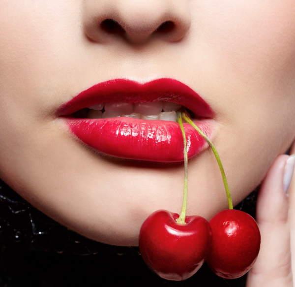 srbeča spodnja ustnica 