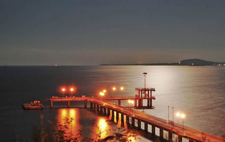 Puhajoč objekt na nočnem nebu nad Črnim morjem