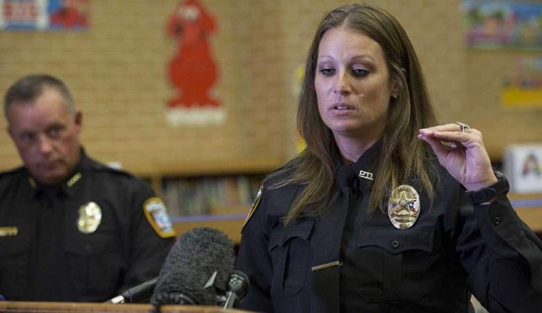 Policist na fotografiji z