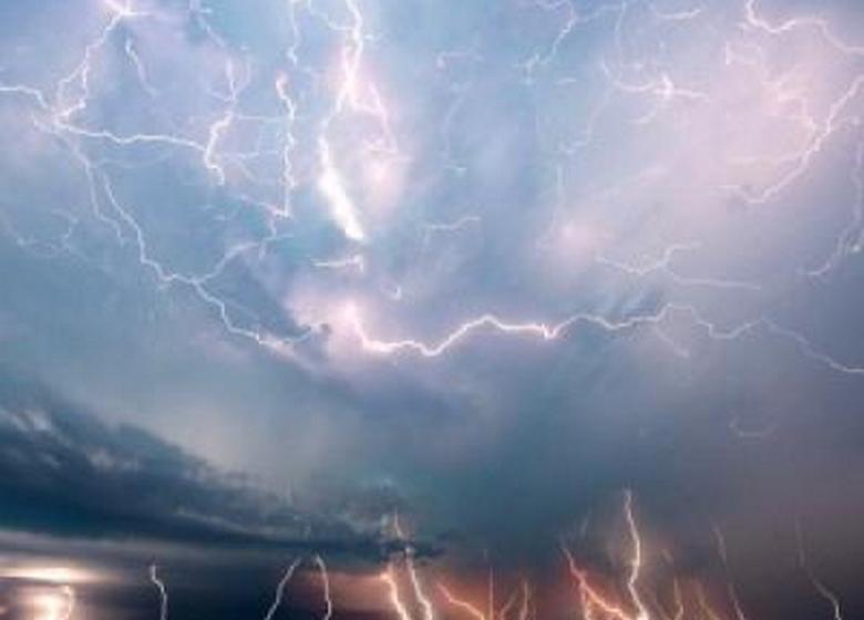 Začutila se je oglušujoča eksplozija in ... noč se je spremenila v dan