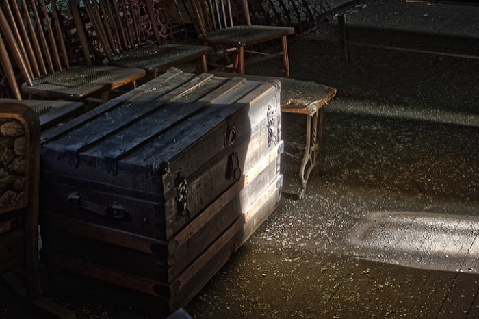 Rusko dekle, ki je živelo 12 let v skrinji