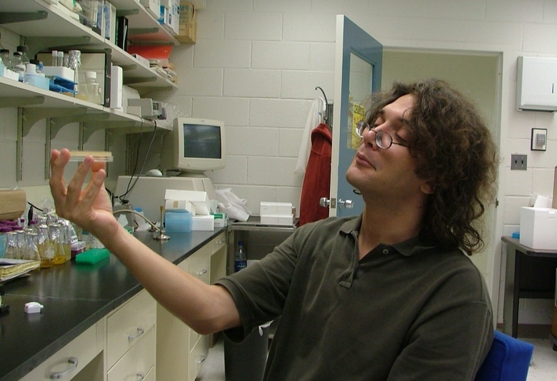 Ruski mikrobiolog Konstantin Severinov o dosežkih in problemih genskega inženiringa