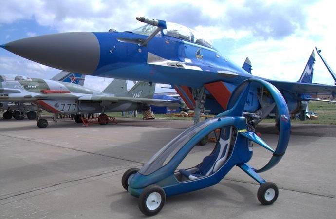 Rusi so ustvarili leteče, lebdeče in vozno vozilo