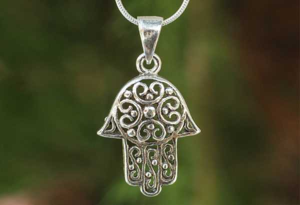 Hamsa amulet pomen 