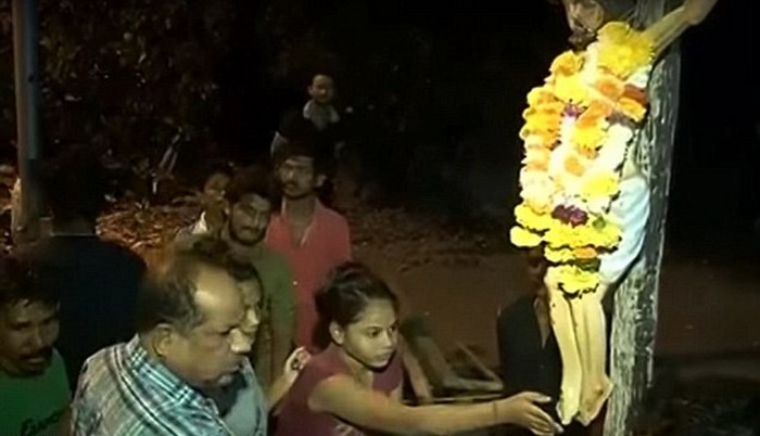 Iz nog kipa Jezusa Kristusa priteka življenjska vlaga.