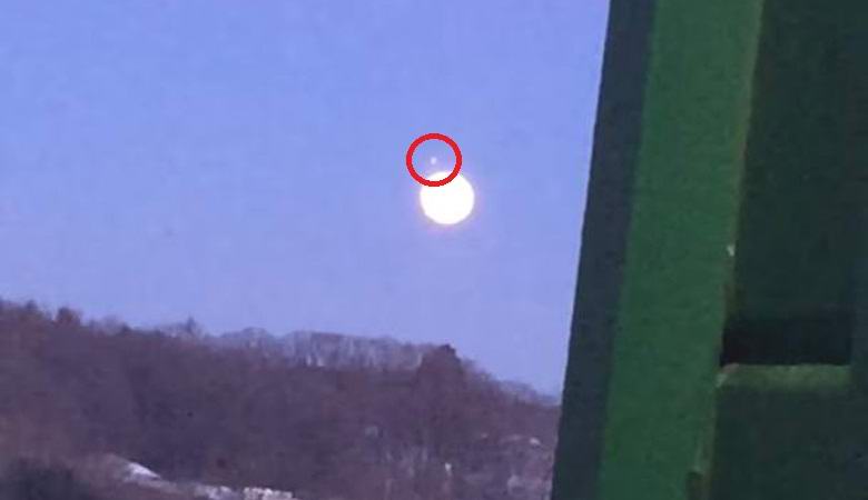 Kolosalni NLP se je dvignil s površine lune.