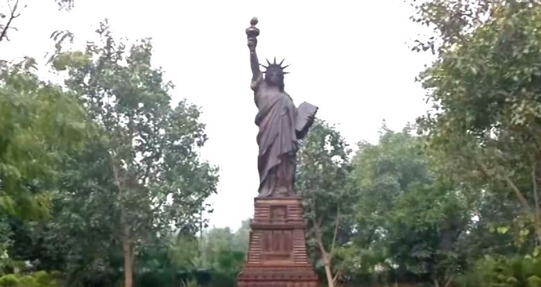 Najbolj znane zgradbe na svetu, zbrane iz odpadnih kovin