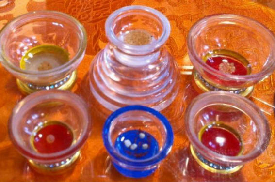 Sarira - skrivnostni kamni, ki so ostali po upepelitvi trupel budističnih menihov