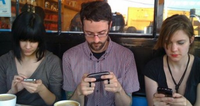 Srečni pametni telefon ne opazi