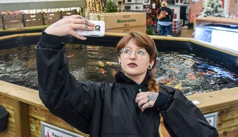 Fotografirala ribo z obrazom Jezusa Kristusa