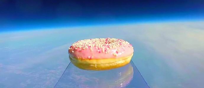 Švedi so uspeli izstreliti krof v vesolje.