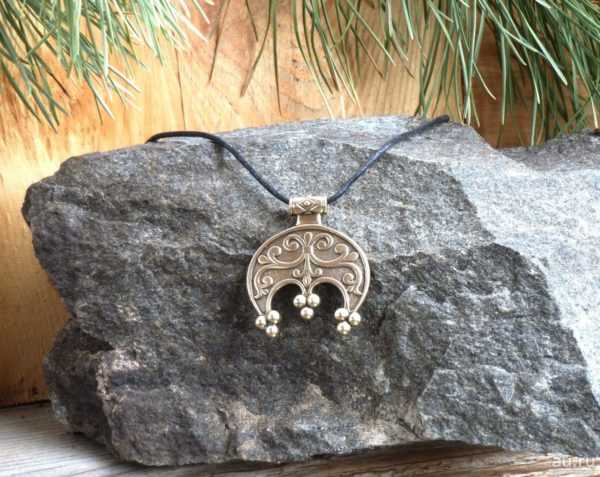 vrednost luninega amuleta 