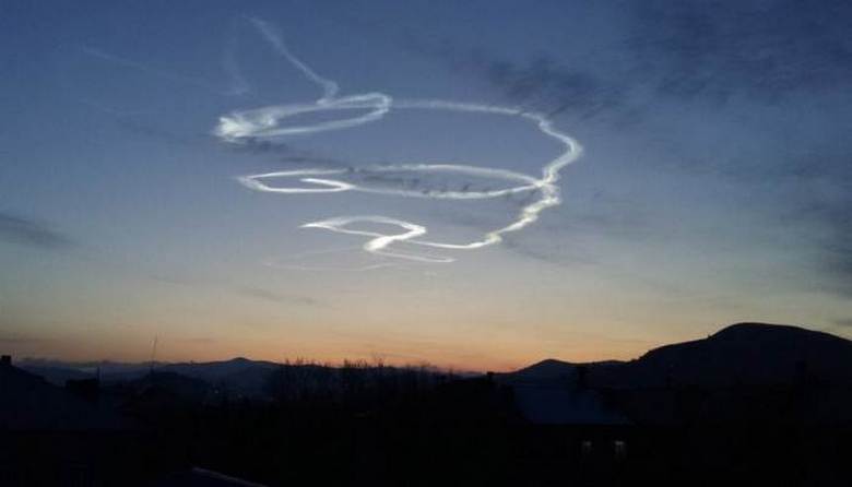 Spiralne tvorbe na nebu so prestrašile prebivalce Pekinga in Kazahstana.