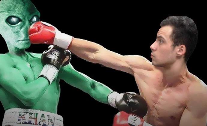 Satelitska fotografija zajema, kako se človek bori proti tujcu.