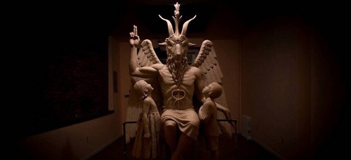 V Detroitu naj bi bil postavljen kip Baphomet.