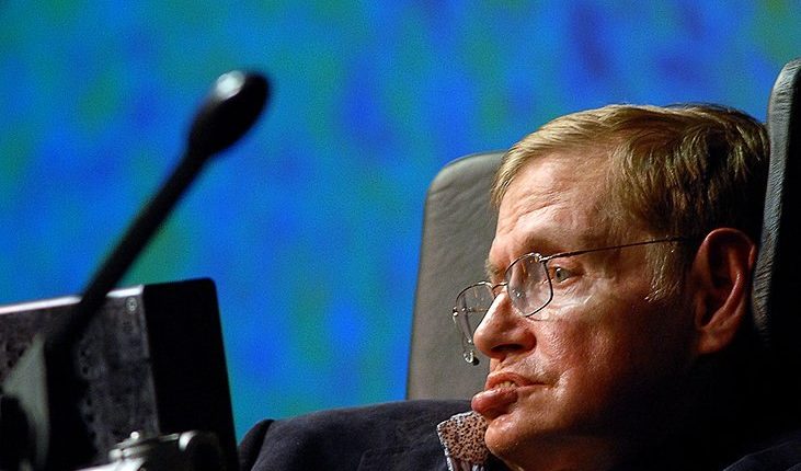 Stephen Hawking: Človeštvo ne more živeti tisoče let 