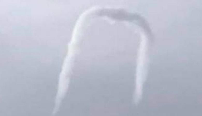 Čuden oblak v obliki črke p se je povzpel nad Nevado.