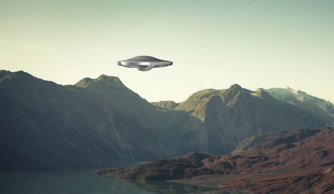 Žareči NLP, posnet nad vulkanom