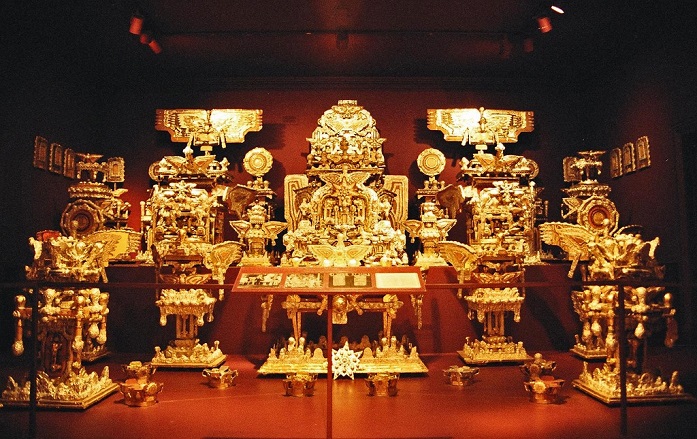 Skrivnost prestola Jamesa Hamptona in njegove šifrirane opombe